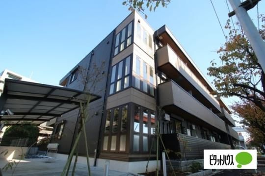 �����s�������Q���ڂ̃A�p�[�g�̌����O��