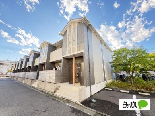 �����s�������Q���ڂ̃A�p�[�g�̌����O��