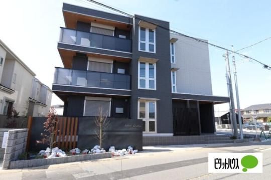 ��ʌ������s���R���ڂ̃A�p�[�g�̌����O��