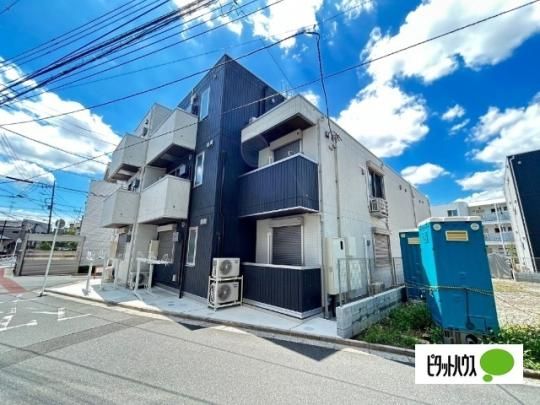 �����s�������Q���ڂ̃A�p�[�g�̌����O��