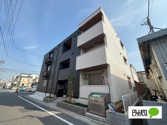 �����s�������Ԕ��R���ڂ̃A�p�[�g�̌����O��