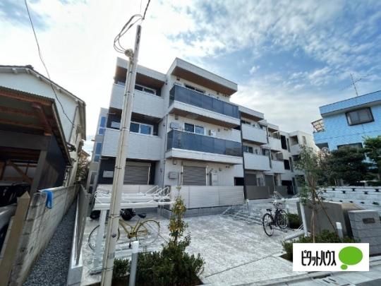 �����s�����拻��̃A�p�[�g�̌����O��