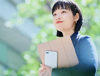 �X�}�[�g�t�H���ƃm�[�g�p�\�R����r�ɕ������X�[�c�p�̏����̎ʐ^