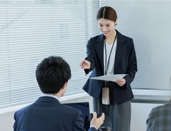 �Ј�����̎���ɓ�����u�t�̎ʐ^